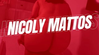 Nach dem Bad hat sie mich so gefüttert, wie ich es mag. Ich konnte nicht widerstehen und kam in ihren kleinen Mund, sodass alles feucht vor Geilheit war.