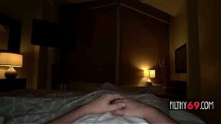 Mein Mann hat unser Date für heute Abend abgesagt, also habe ich mit meinem Stiefsohn rumgemacht.