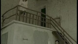 Junge Schönheit wird von altem Mann in die Vagina und in den Arsch gefickt.