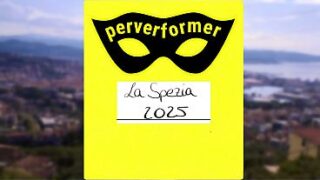 Sklave wird mitten in der Nacht als Toilette benutzt.