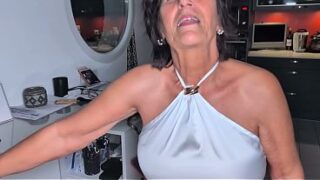 Analsex und doppelte Penetration mit Oma