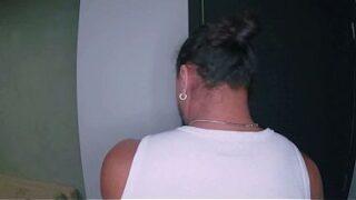 Fußmassage mit den Füßen meiner jungen Frau.